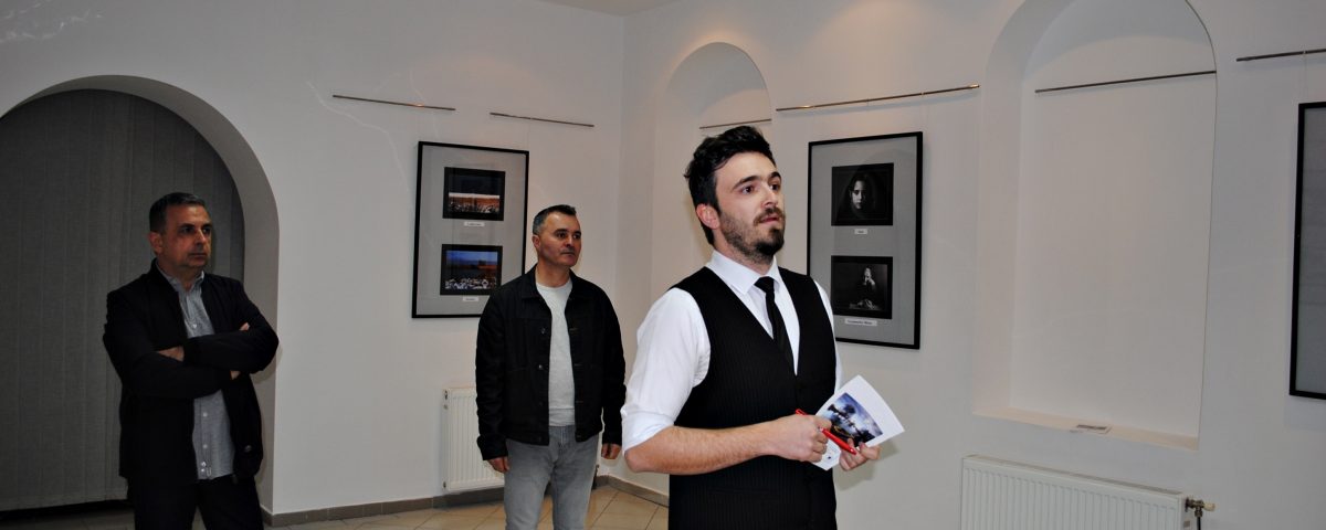 Отворена изложба фотографија Дејана Селаковића