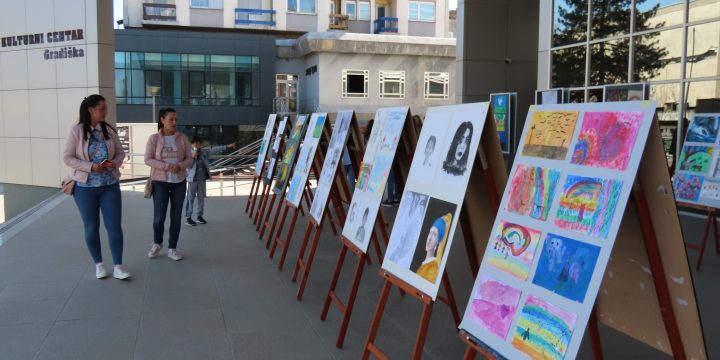 Ликовни конкурс Завичајног музеја Градишка: Награде младим сликарима који се тек представљају јавности (ФОТО)