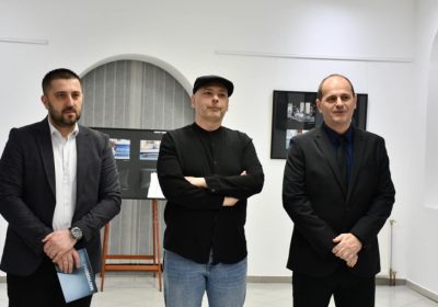 У Завичајном музеју Градишка отворена изложба „Магновење“ Вишеслава Берића Коџе
