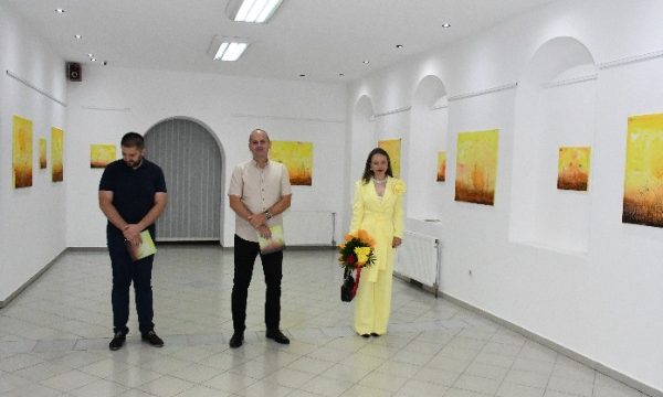 У Завичајном музеју отворена изложба „Пејзажи Херцеговине“ Ангелине Вукосав